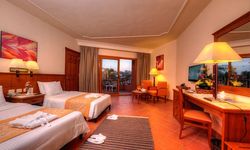 Отель Charmillion Gardens Aqua Park 5*