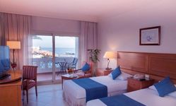 Отель Continental Plaza Beach 5*