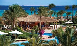 Отель Amwaj Oyoun Hotel & Resort 5*