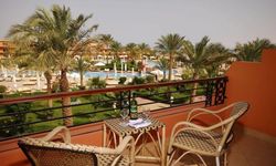 Отель Amwaj Oyoun Hotel & Resort 5*